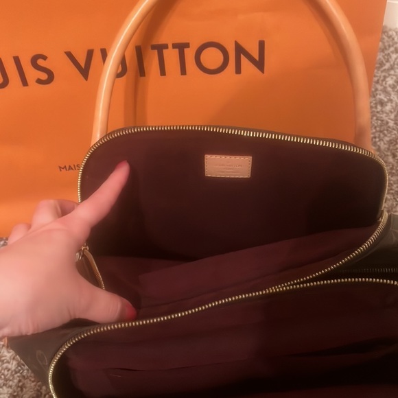 Louis Vuitton - Picture 5 of 7